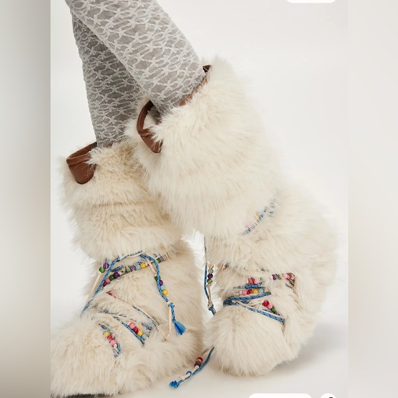 New In Box, Free People Apres Boho All Day Beaded Boots White Faux Fur - Picture 8 of 10